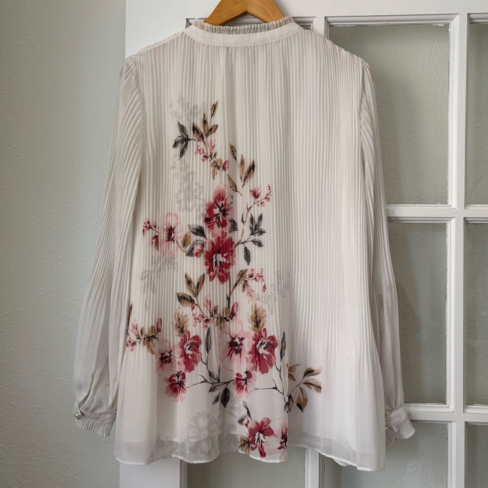 WHBM Floral Pleated Long-Sleeve Blouse - Picture 4 of 7